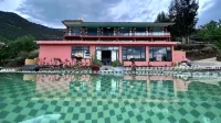 Lugu Lake Yunshang Flower Blossoms Half Mountain Lake View Resort