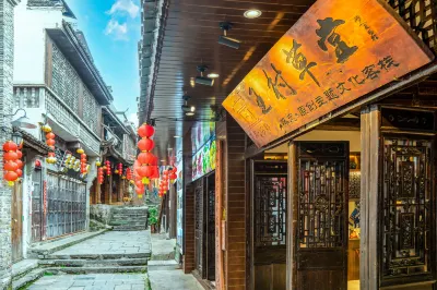 Wangcun Caotang Inn (Furong Town Waterfall) فنادق في 