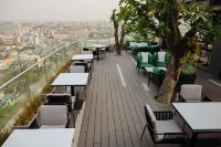 Ease Hotel - parking