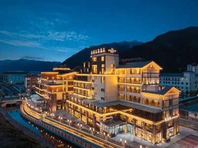 HOCCO HOTEL Hotels near Wolong Stone