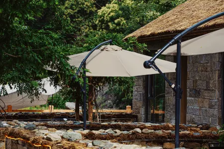 Pingyi Reception Hotel Отели рядом с достопримечательностью «Yimeng Mountain turtle Scenic Area»