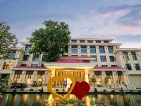 Henan Hotel. VIP Building Hotels near Yellow River Museum
