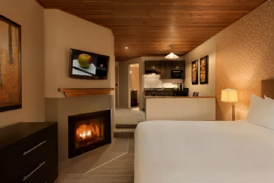 Executive The Inn At Whistler Village & Mountain Side Hotel