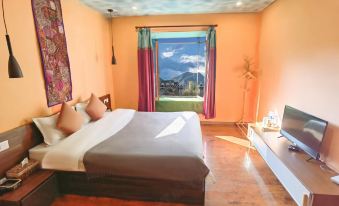 Yading Totem Boutique Inn