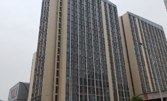 Langji Tianya Sensen Apartment (Nanning Lanjing World Shop)