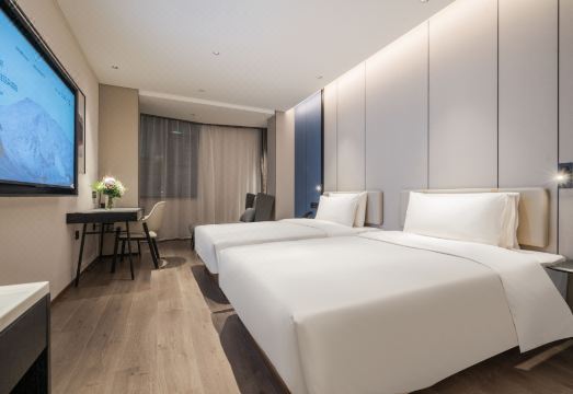 1. 이스트 스트리트..