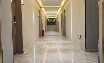 Crystal Hotel At Seasons