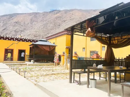 Yinyian Time Hot Spring Homestay Отели в г. Батан