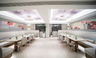 A spacious event space is arranged with tables and chairs in the center at Mercure Guangzhou Beijing Road Pedestrian Street Hotel