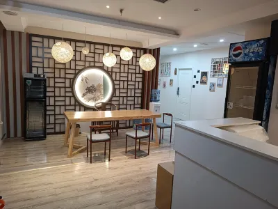 Zhonggulou  Youth Hostel (Xi'an Zhonglou Subway Station Huimin Street Branch) โรงแรมใน