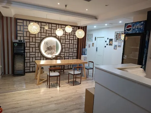 Zhonggulou  Youth Hostel (Xi'an Zhonglou Subway Station Huimin Street Branch)