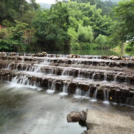 Pujiang Yishanmen Homestay