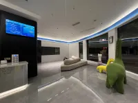 Shibing Sanchuan E-sports Hotel