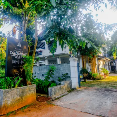 Kutumbaya Hotels near Ruwanweli Maha Seya