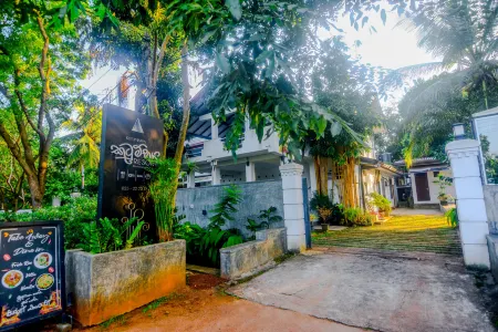 Kutumbaya Отели рядом с достопримечательностью «Анурадхапура»