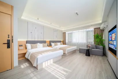 Xingyun Homestay (Foshan Qinghui Garden Huagai Road Pedestrian Street)