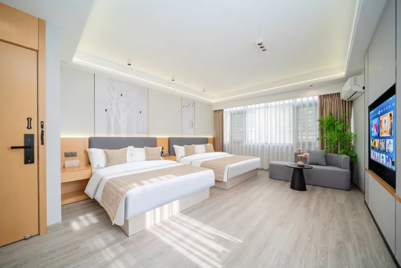 Xingyun Homestay (Foshan Qinghui Garden Huagai Road Pedestrian Street)