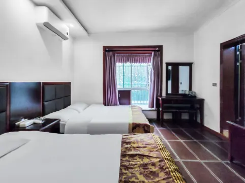Quxian Jinmao Hotel