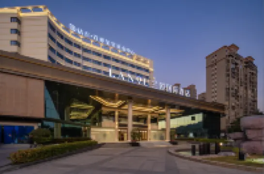 LANOU INTENATIONAL HOTEL โรงแรมใกล้วัดเจ้าแม่กวนอิม