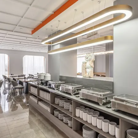Jifeng International Hotel (Hunchun Port Dalu Branch)