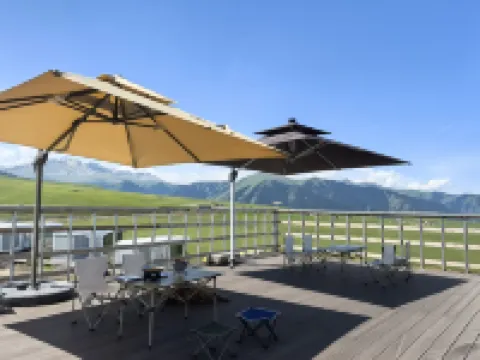 Tekes Qionghai Cloud Grassland Space Capsule Camp