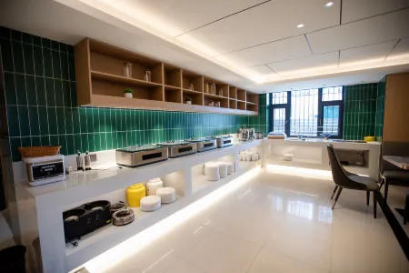 Home Inn Plus(Rui Bo Yun) Отели в г. Удалянчи