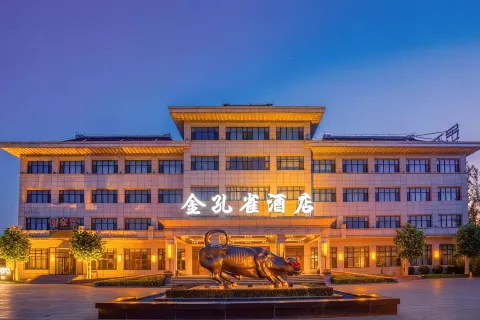 Golden Peacock Hot Spring Garden Hotel