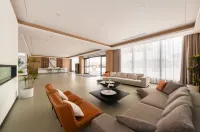 Pushu Four Seasons Hotel (Anshun Huangguoshu Avenue East Bus Station)