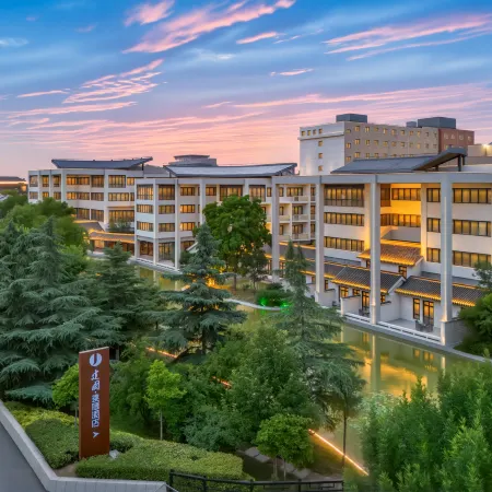 Xinxiang Jianguo HIDDEN Garden-Style Hotel