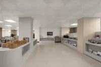 Lingjian Holiday Hotel (Qingyuan Gu Long Xia Wanda Plaza)