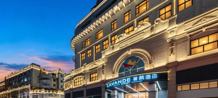 Lavande Hotel (Wuzhou Qilou Town Archway) Отели в г. Учжоу