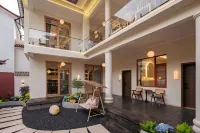 September · Sep Resort Courtyard - New