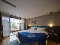 Eternal Love Across Three Lifetime-Art Homestay in Fenghuang Ancient Town Hotel a Fenghuang