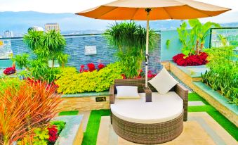 Golden Hotel