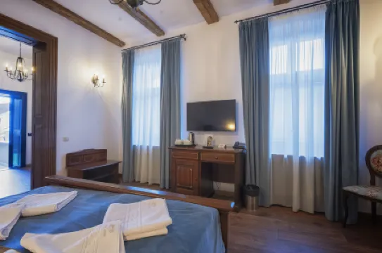 Casa Chitic - Hotel & Restaurant- STR Nicolae Balcescu 13