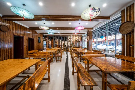 Nature Holiday Hotel Отели рядом с достопримечательностью «Three Natural Bridges»