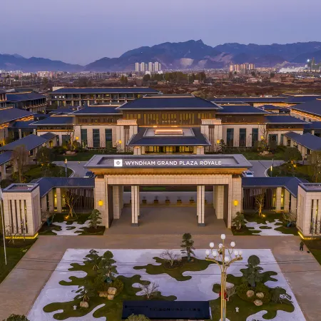 Wyndham Grand Plaza Royale Zhaotong Отели в г. Чжаотун