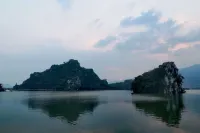 Zhaoqing Loves to Stay at Home Hotel