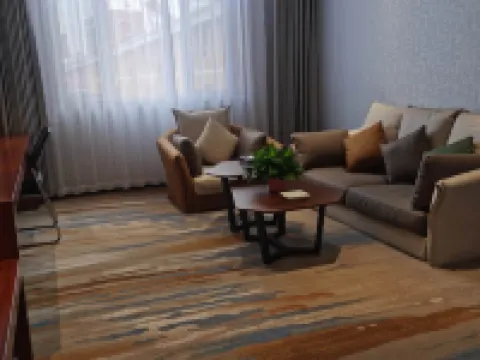 Sunshine Holiday Hotel Hotels near Sacrifice Site of Martyr Dong Cunrui