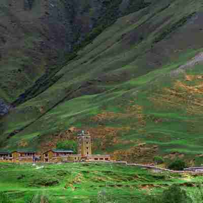 康定新都橋GangkarDzong·貢嘎宗莊園酒店 Hotel Exterior