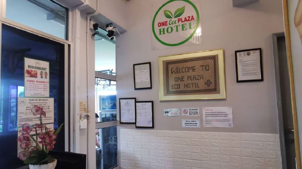Spot on 90042 One Plaza Eco Hotel