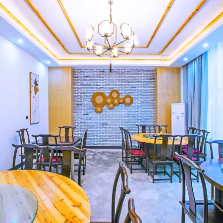Hongcun Qiwu travel selection of Huizhou style landscape B & B