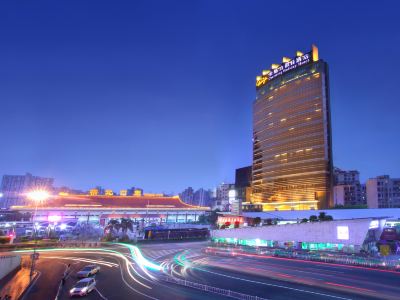 Zhuhai Charming Holiday Hotel (Gongbei Port High Speed Rail Station Store)