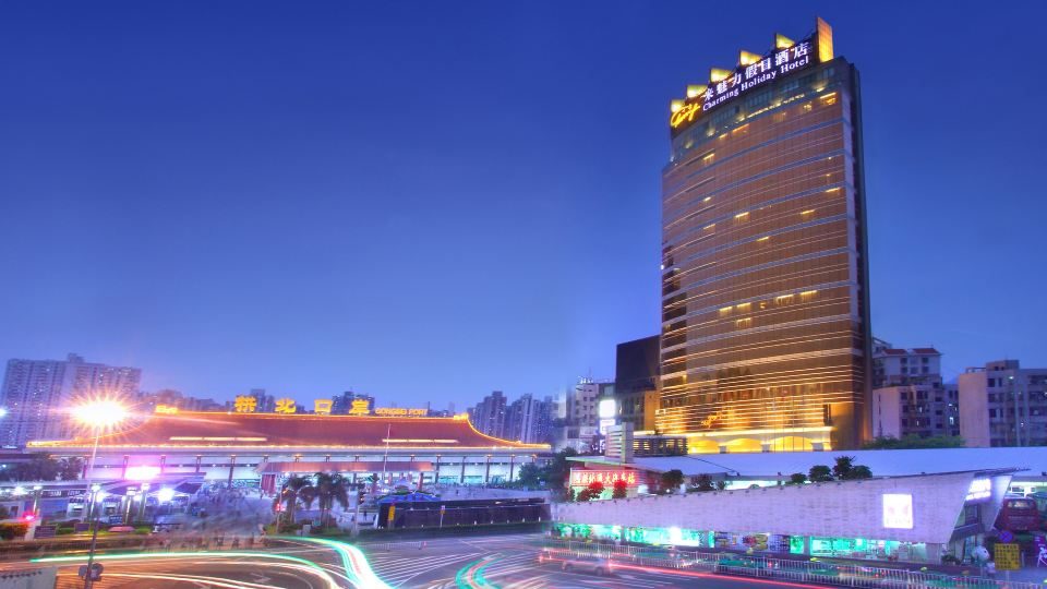 Zhuhai Charming Holiday Hotel (Gongbei Port High Speed Rail Station Store)