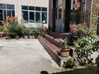 Mutual Help Farmhouse Station Hotels near Beishan National Forest Park Langshidang Center Scenic Area