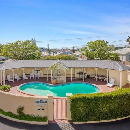 Clifton Motel & Grittleton Lodge