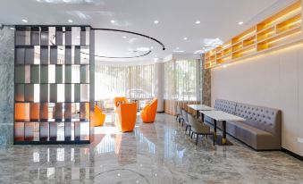 Langyue International Hotel (Wuhan Miaoshan Wuchang Institute of Technology Miaoshan Branch)