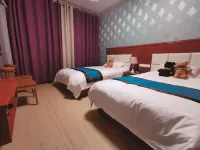 Hong'an Riverside Business Hotel