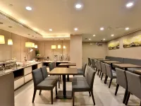 Homeinn Plus Hotel (Hangzhou West Lake Lakeside Wushan Square Hefang Street) Hotels near Qinghe Square