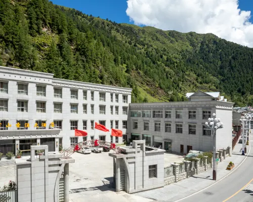 Xueshan Shengyu Hotel Hotels in Yadong